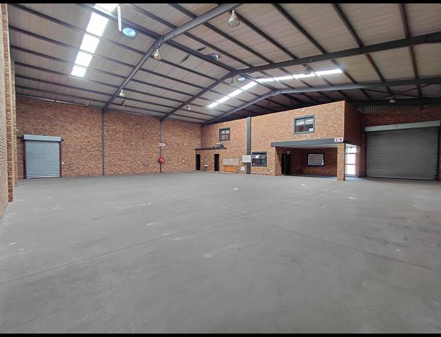630M² WAREHOUSE TO LET IN BRENTWOOD PARK